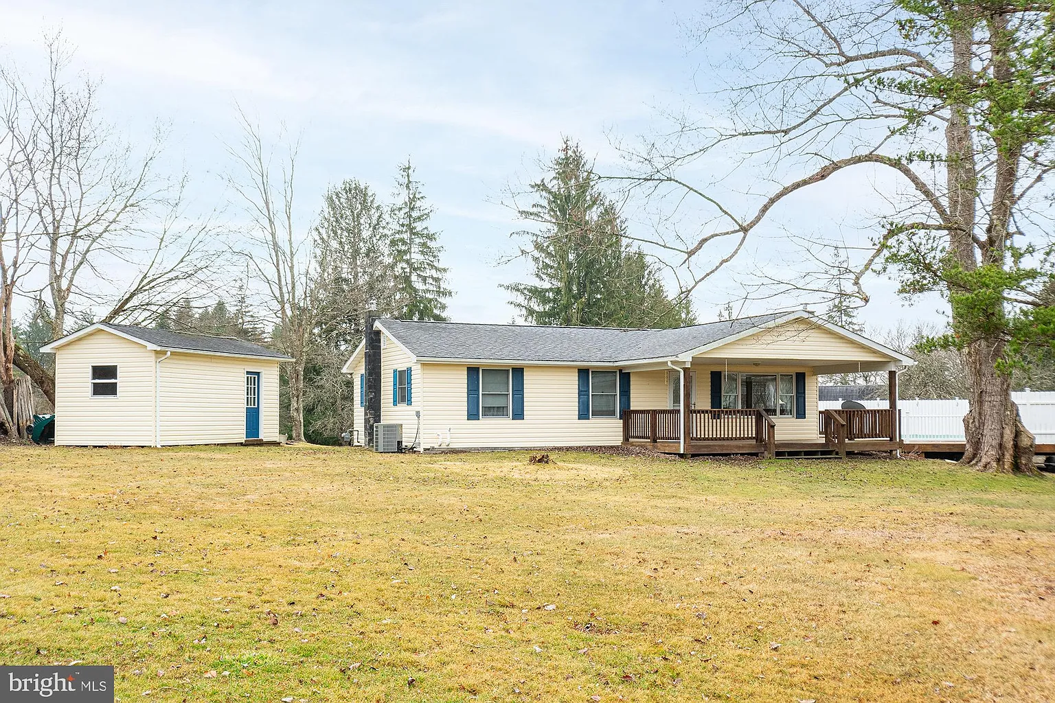 685 Oakland Dr photo 1