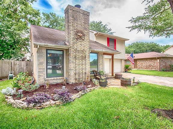 3rd image of 405 Woodcombe Dr