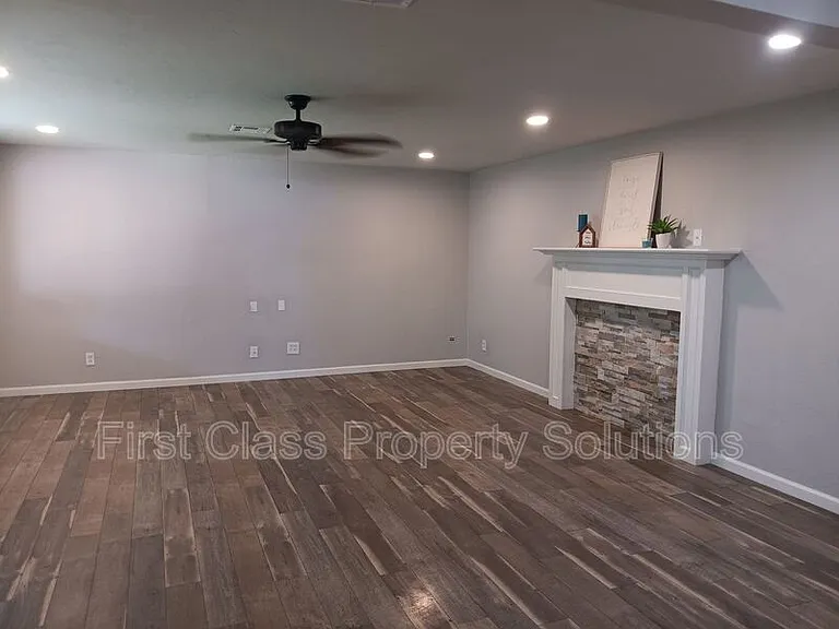 1205 S Howard Ave — Photo 16