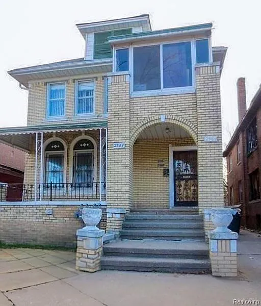 2987 Glendale St photo 1