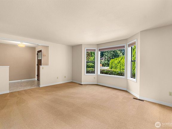 5th image of 2315 Buckingham Drive SE