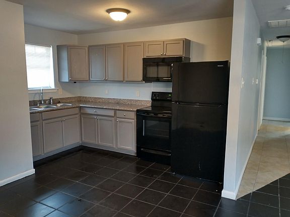 4th image of 13922 Wales St #L