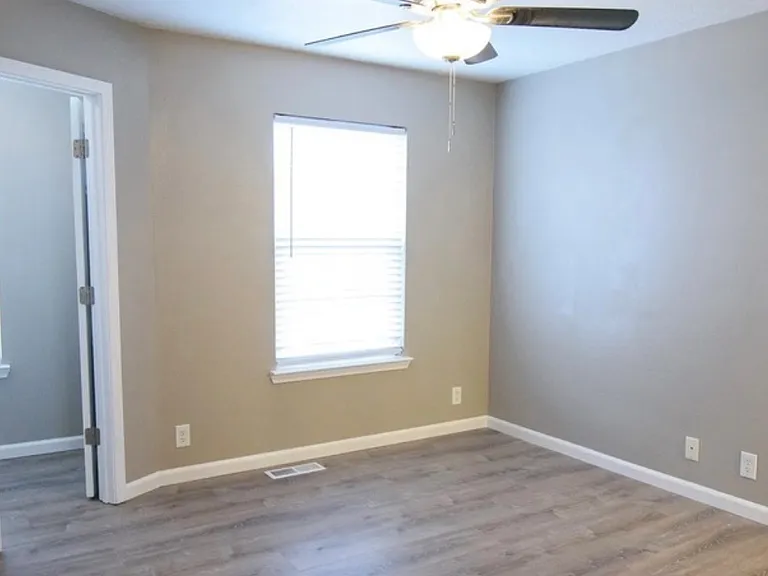 6003 Cullen Dr — Photo 10
