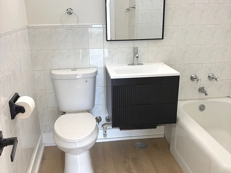2610 W Balmoral Ave #402 — Photo 9