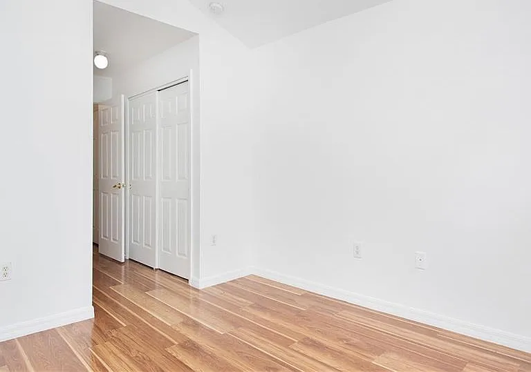 880 Hampton Cir — Photo 29