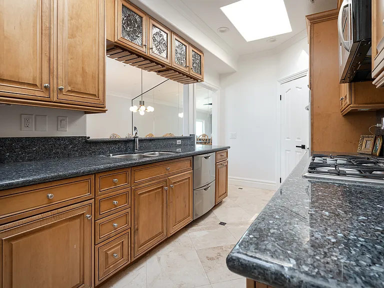 1516 Pacific Coast Hwy #304 — Photo 11