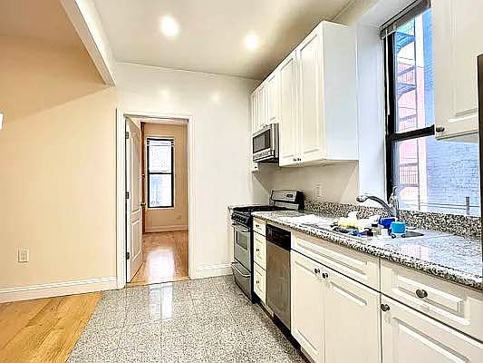 2nd image of 844 Amsterdam Ave #4