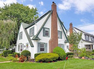 90 Parsons Dr, Hempstead, NY 11550