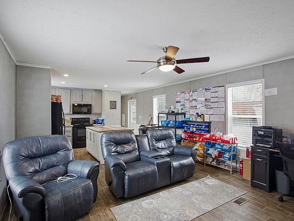 5th image of 1401 Main St