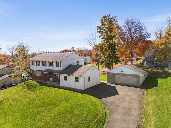 2nd image of 923 Squires Ave