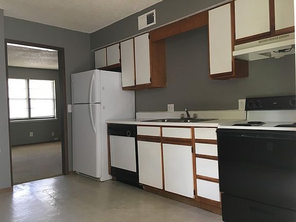 2nd image of 1400 N Osage St