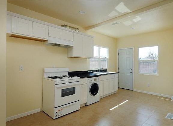 2nd image of 975 Palm St #B