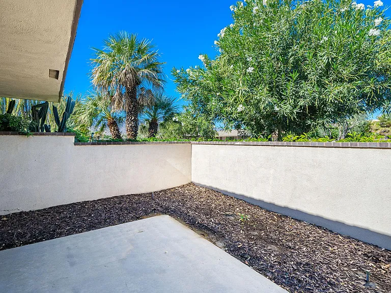 49 Columbia Dr — Photo 35