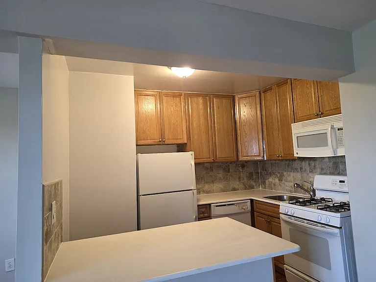 1666 Bell Blvd #6 — Photo 1