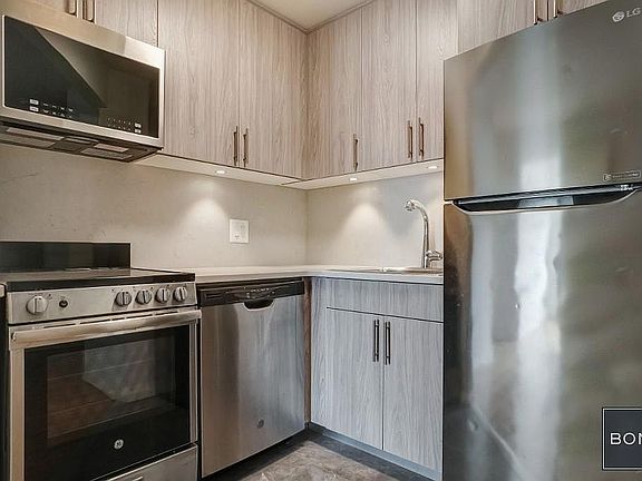 3rd image of 230 E 30th St APT 5E