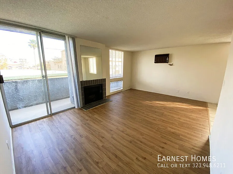 Building Photo - 3626 Empire Dr #6