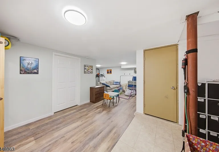 2057 Lakeside Dr W — Photo 41