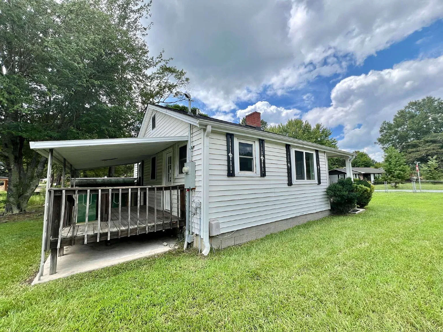 3 bed, 1.0 bath, 803 sqft, $1,450 — Photo 3