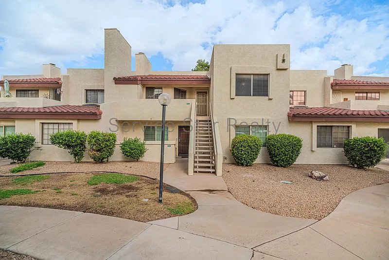2 bed, 1.0 bath, 1076 sqft, $1,597 — Photo 1