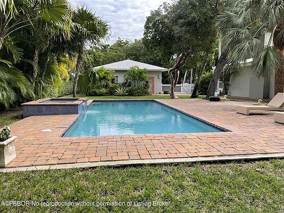 2nd image of 617 SE Atlantic Dr