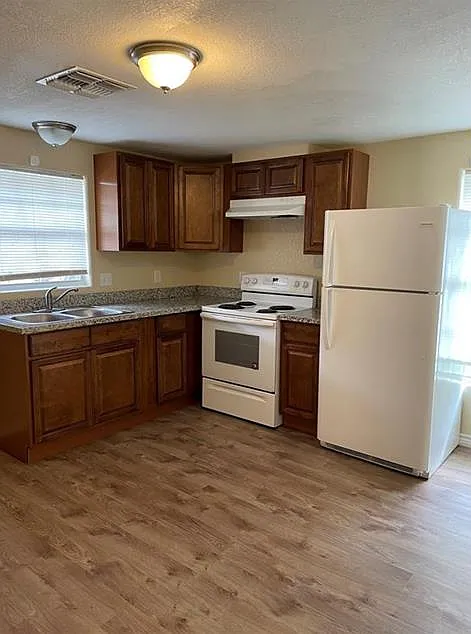 706 Harris Ave — Photo 4