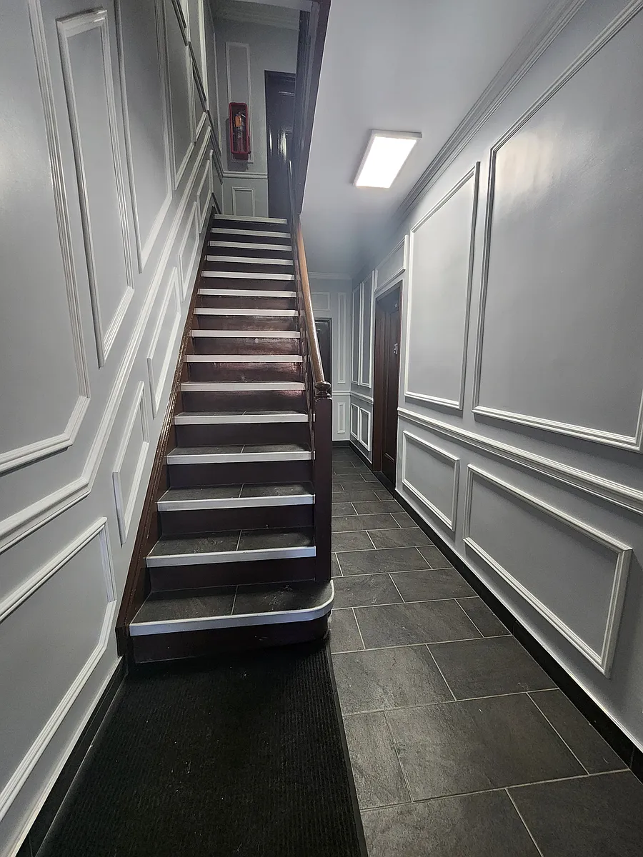 Building Photo - 133 Lincoln Ave #2E