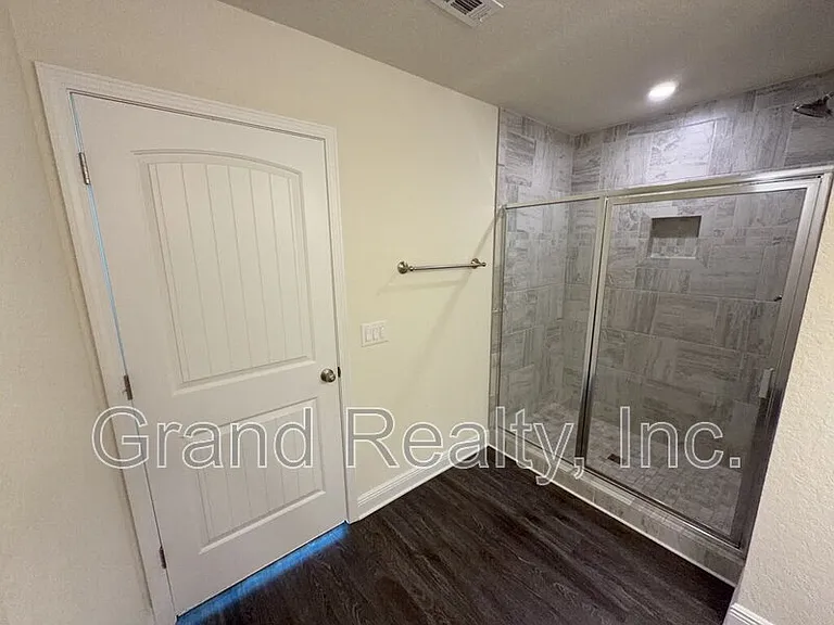 4393 Village Oak Ln — Photo 14