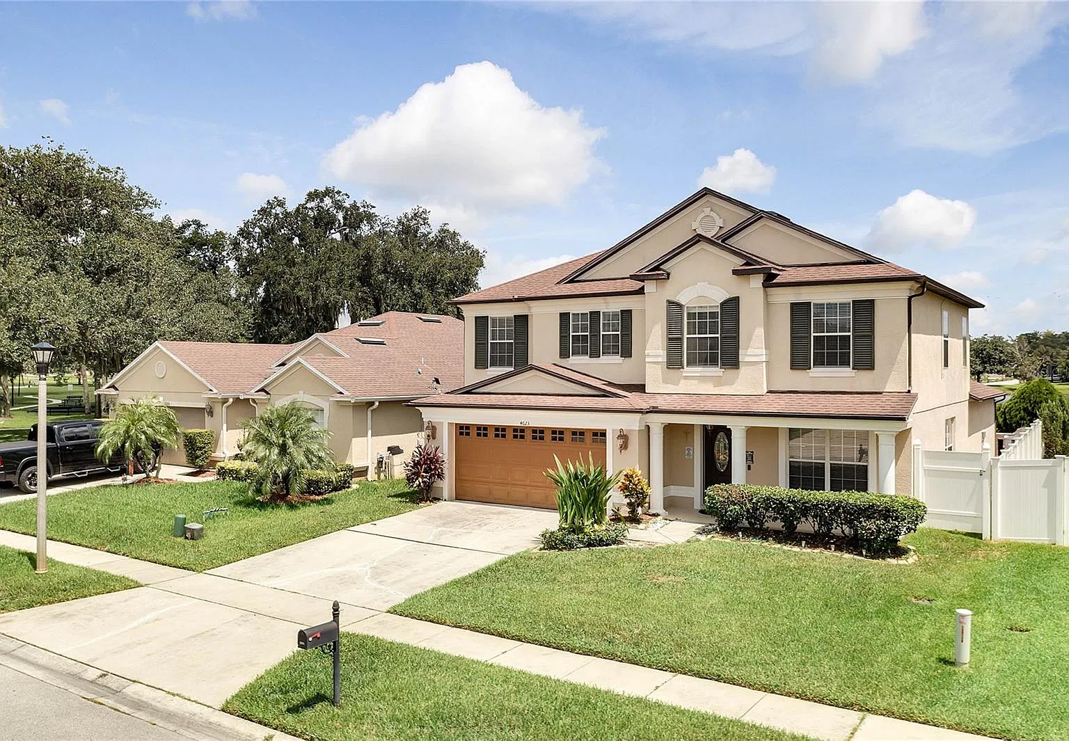 4 bed, 3.5 bath, 3902 sqft, $3,000 — Photo 2