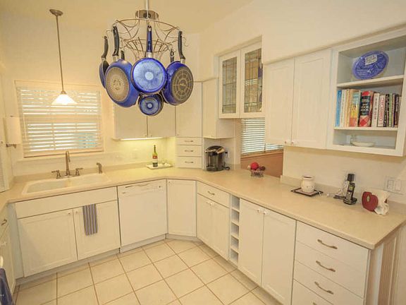 5th image of 2128 N Huntzinger Ave #A