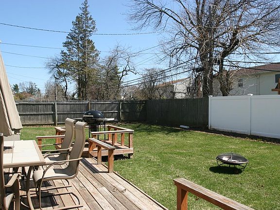 4th image of 90 Hillary Ln