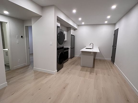 5th image of 79 Marquette Ave #2