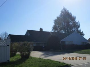 98 Flamehill Rd, Levittown, PA 19056