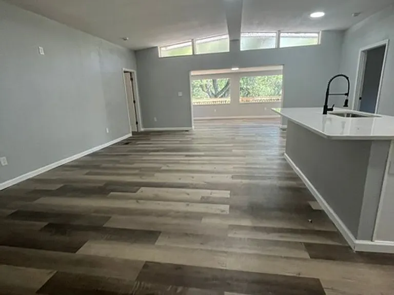 3498 Riverdale Dr — Photo 10