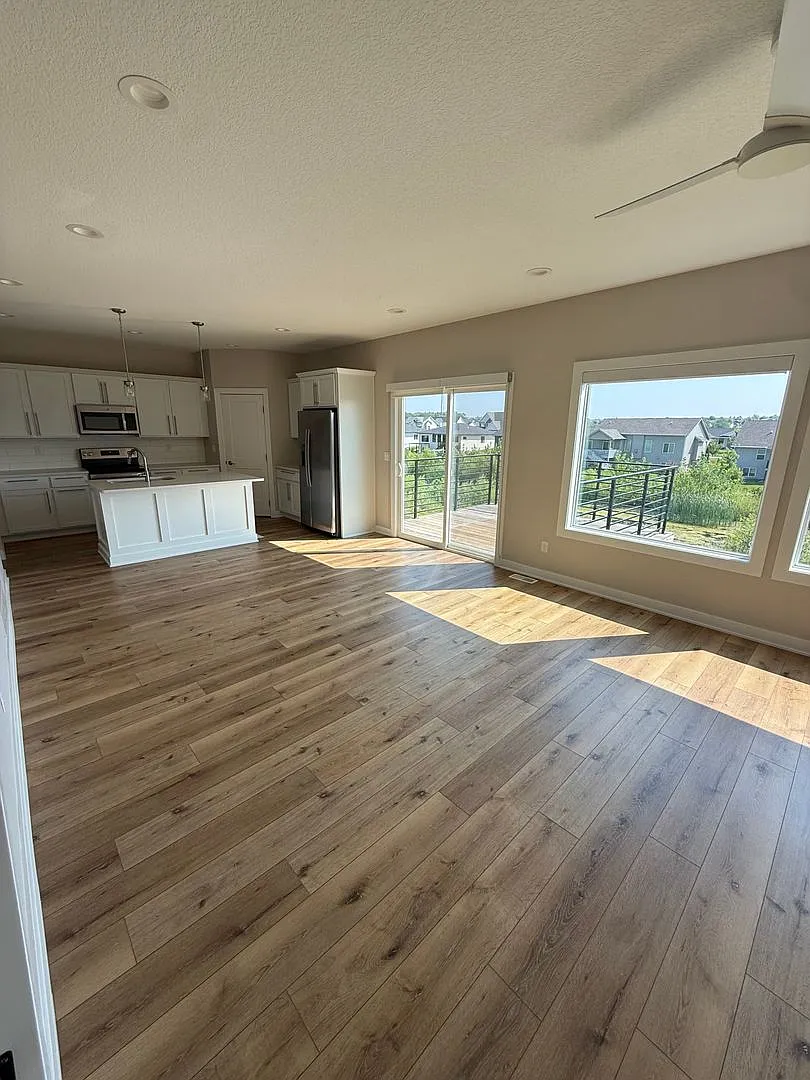 Luxury Newer Construction Home! Perfect Location! — Photo 3