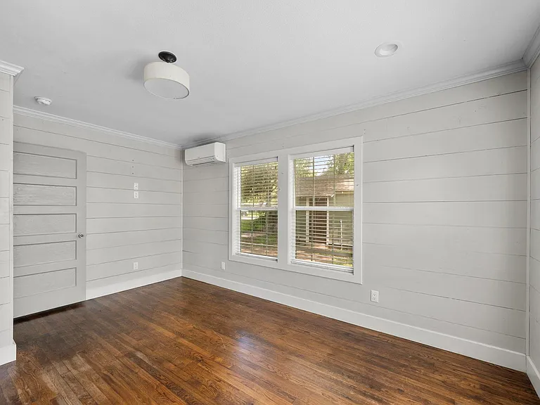 1036 Jackson St — Photo 17