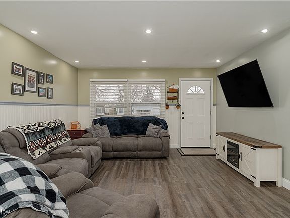 3rd image of 340 Birch Hill Dr