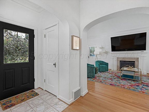 3rd image of 2819 S Hayden St