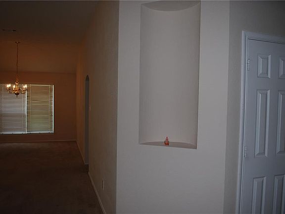 4th image of 602 Dorchester Ln