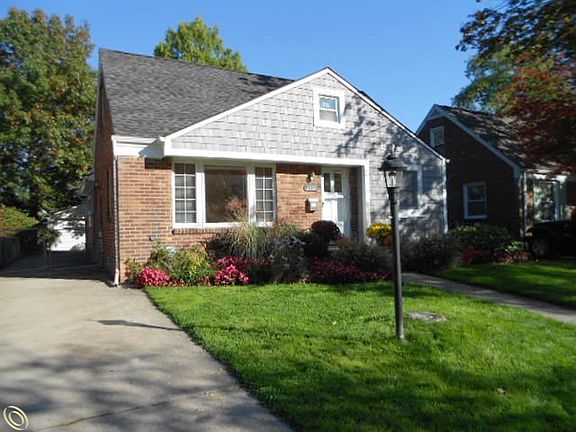 5th image of 2632 N Wilson Ave