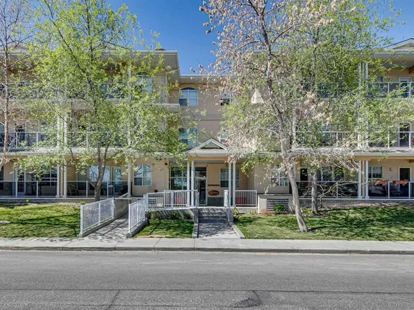 1919 E 31st St SW #301, Calgary, AB T3E 2M8