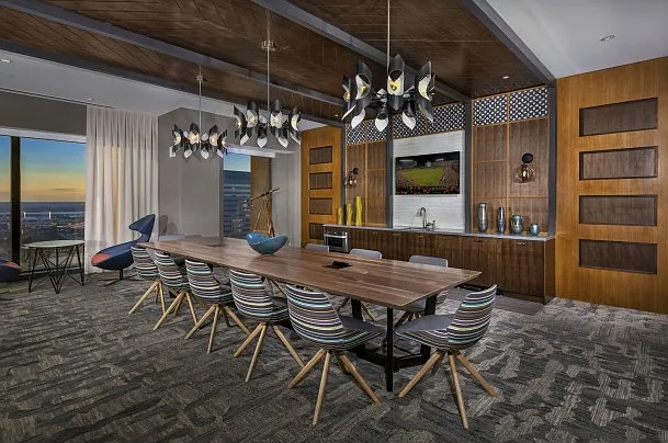 21st floor resident lounge