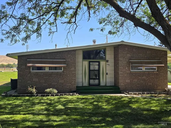 1298 E 2nd St, Weiser, ID 83672