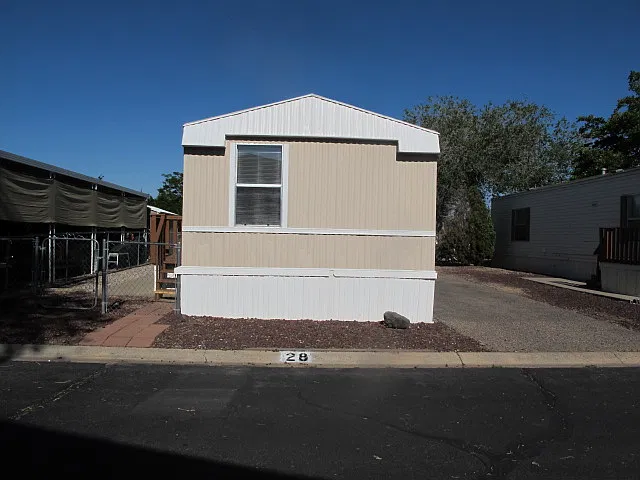 2 bed, 700 sqft, $1,225 — Photo 2