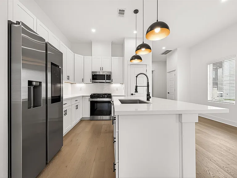 328 Neyland St — Photo 6