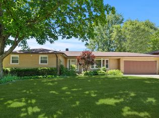 8716 Hillside Dr, Hickory Hills, IL 60457
