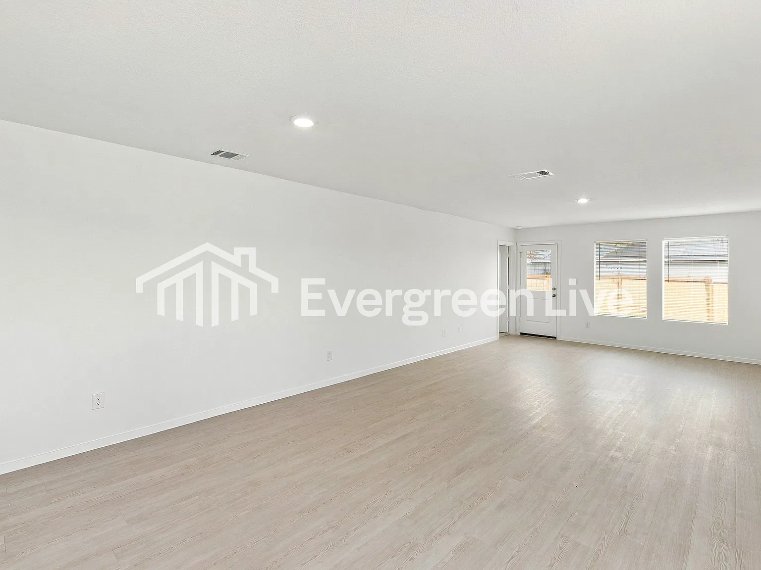 4 bed, 2.0 bath, 1600 sqft, $1,750 — Photo 4