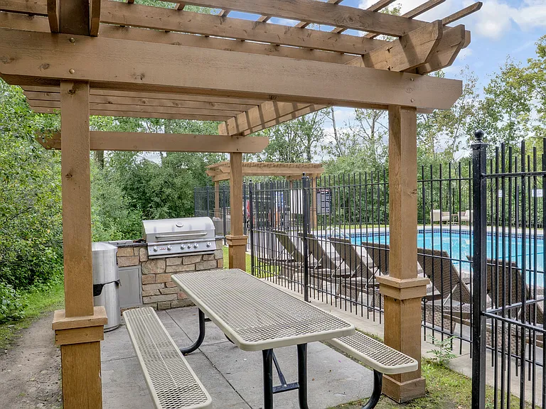 The Woodlands of Minnetonka Apartments — Photo 47