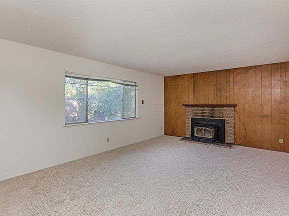 3rd image of 4476 N Sunnyside Ave