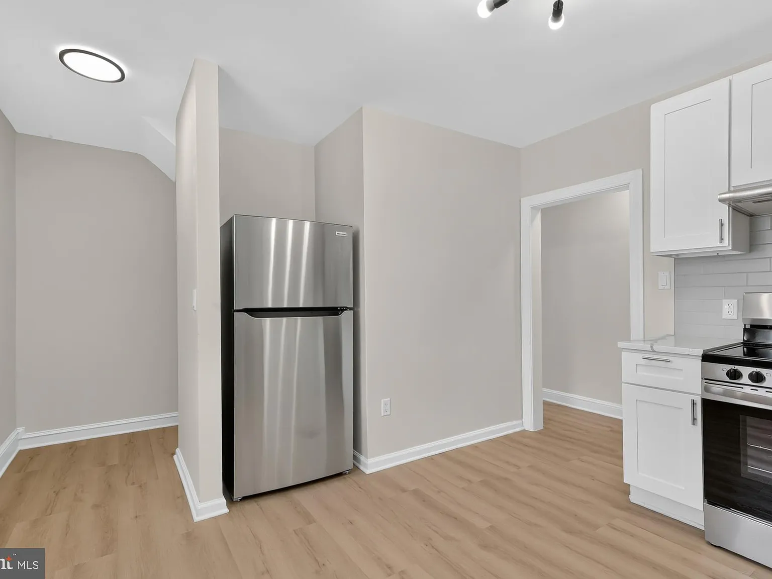2 bed, 1.0 bath, 950 sqft, $1,599 — Photo 4