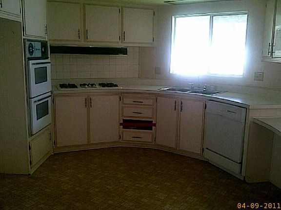 4th image of 675 Castille Dr